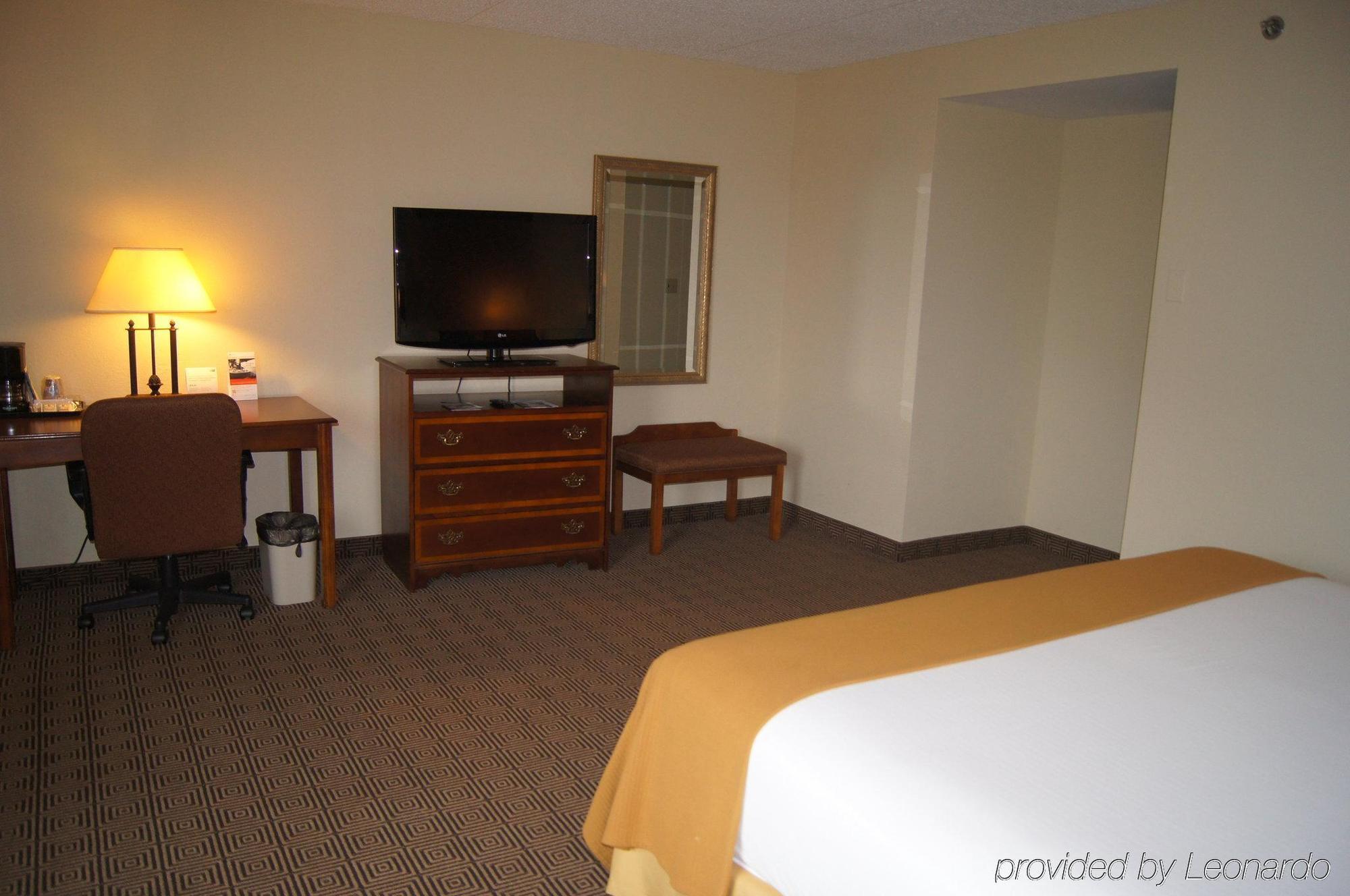 Elimwood Hotel, A Ramada By Wyndham Maryland Heights Exterior photo